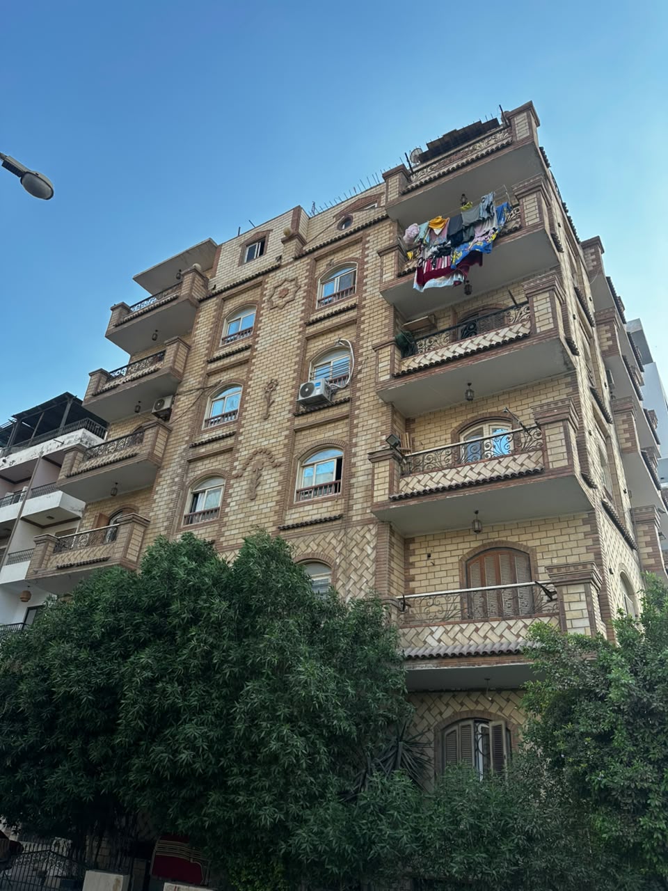 عمارة كاملة للبيع في الحي الرابع 6 أكتوبر | 10 شقق وناصية مميزة