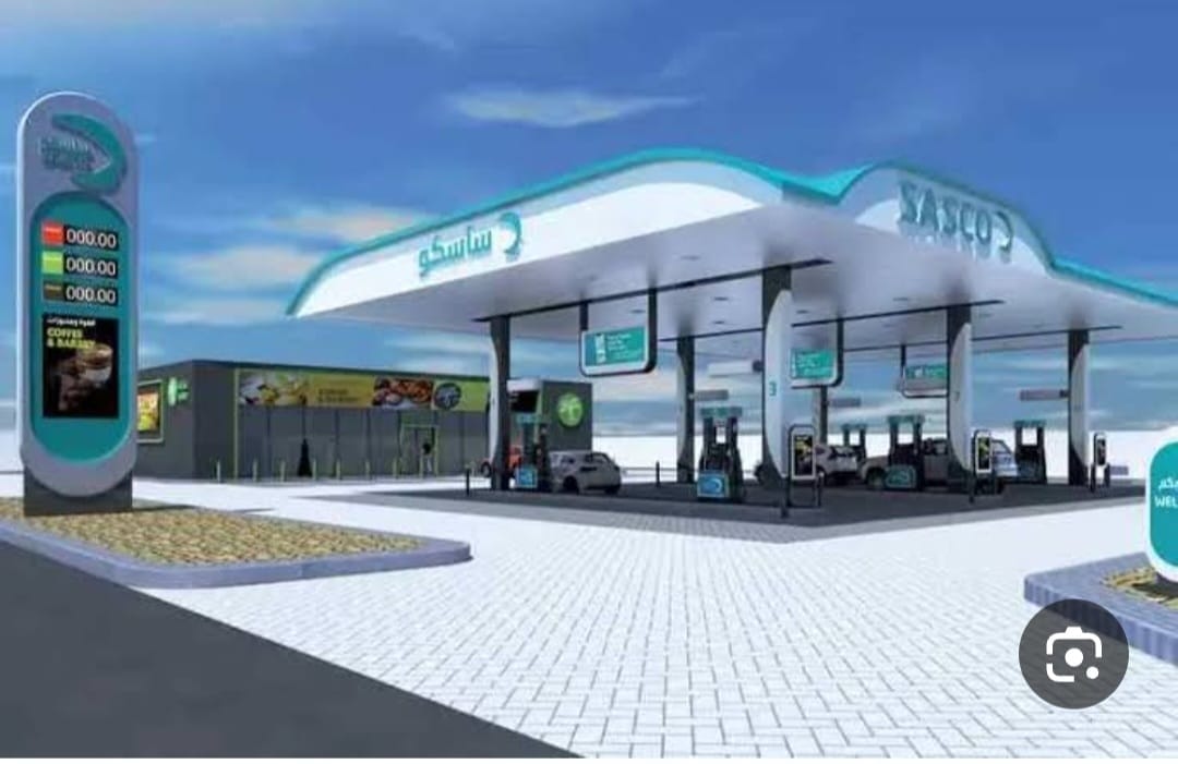 فرصة استثمارية نادرة | بنزينة + نشاط تجاري | غرب المطار