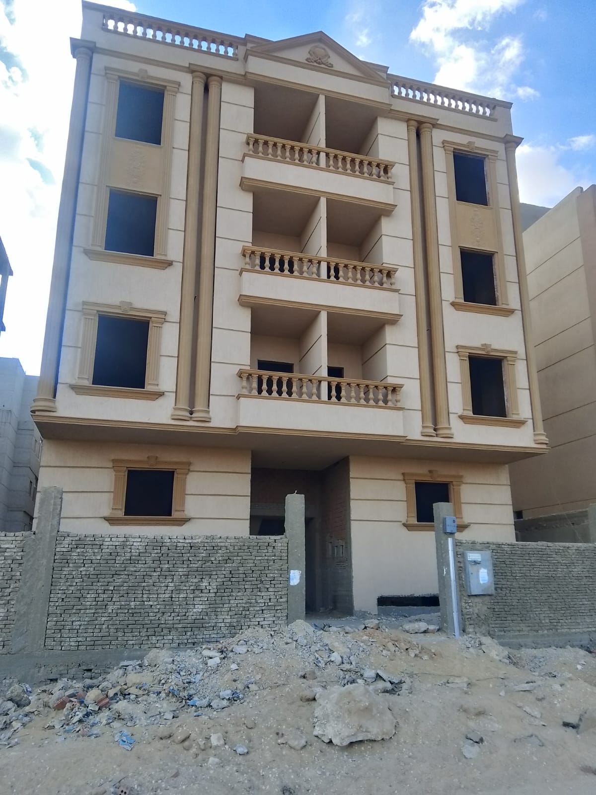 عمارة للبيع بالتوسعات الشمالية حي البوليفارد